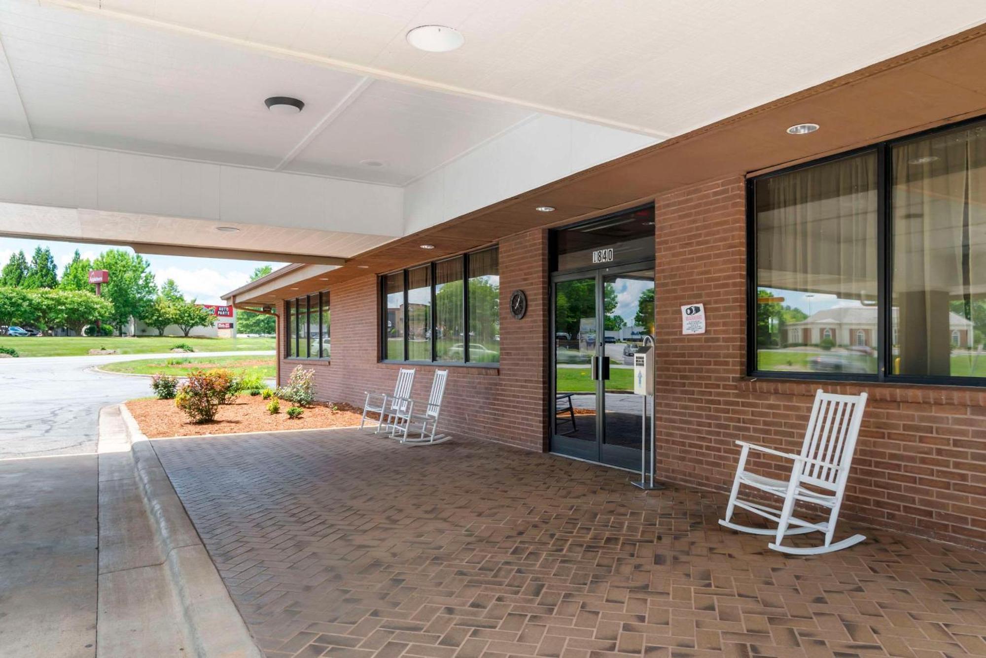 Quality Inn Near Speedway Wilkesboro Exterior foto